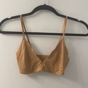 Abercrombie and fitch triangle cut seamless bralette